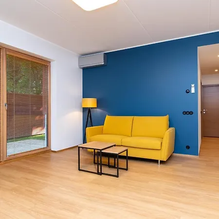 Апартаменты Self-check-in Spacious 1 Bedroom With Terrace And Free Parking