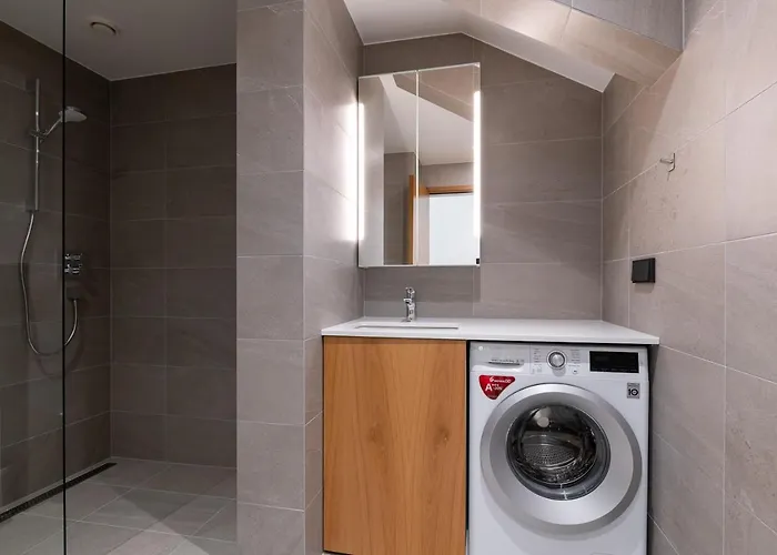 Апартаменты Self-check-in Spacious 1 Bedroom With Terrace And Free Parking